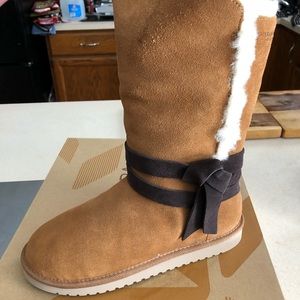 Rozalia Koolaburra tall boot brand new